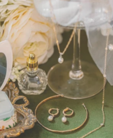 example of Iris Alcoves Permanent Jewelry & Charm Bar's work'